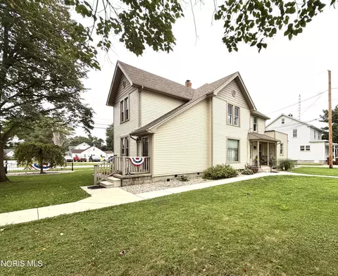 112 S Elm St, Woodville, OH 43469