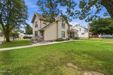 112 S Elm St, Woodville, OH 43469