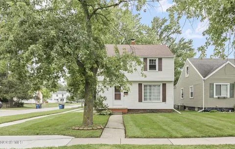 3040 Strathmoor Ave, Toledo, OH 43614