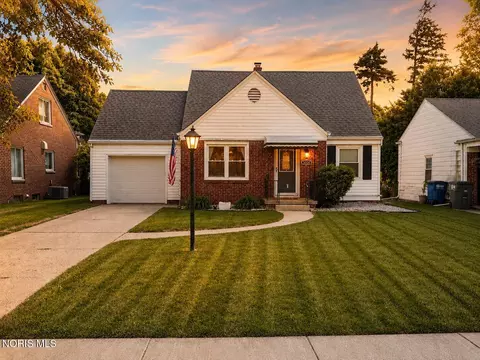 3220 Cheltenham Rd, Toledo, OH 43606