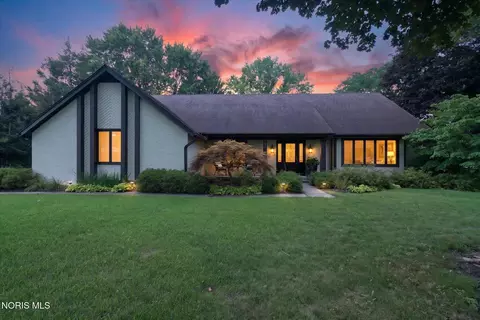2945 Riva Ridge Rd, Ottawa Hills, OH 43615