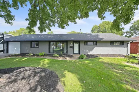 124 Saint Richards Ct, Swanton, OH 43558