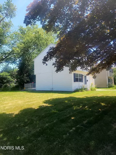 Exterior - 1024 Ranch Dr, Toledo, OH 43607 photo 2 of 2