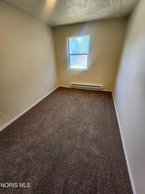 Bedroom - 1024 Ranch Dr, Toledo, OH 43607 photo 3 of 5