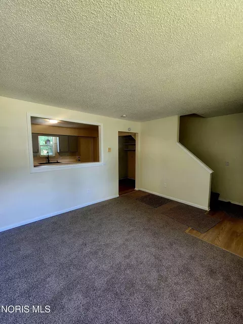 Living - 1024 Ranch Dr, Toledo, OH 43607 photo 1 of 3