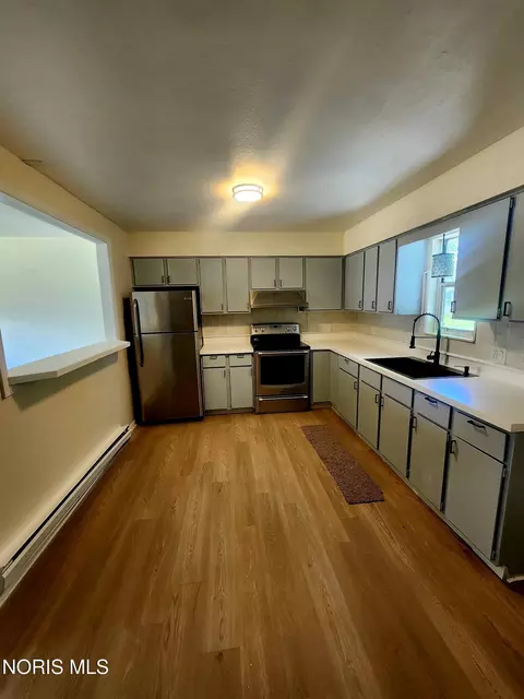 Kitchen - 1024 Ranch Dr, Toledo, OH 43607 photo 1 of 2