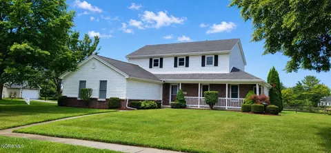 8030 Apple Meadow Dr, Sylvania, OH 43560