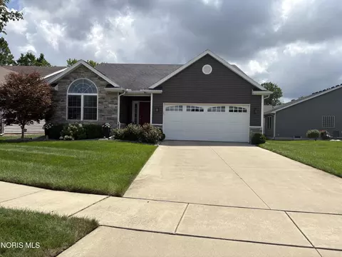 824 Meadowland Trl, Toledo, OH 43615