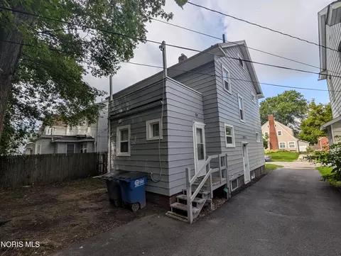 Exterior - 2034 Perth St, Toledo, OH 43607 photo 4 of 4