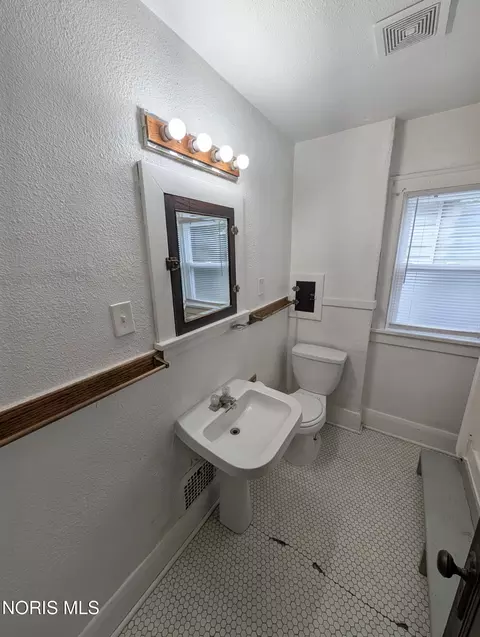Bath - 2034 Perth St, Toledo, OH 43607 photo 2 of 3