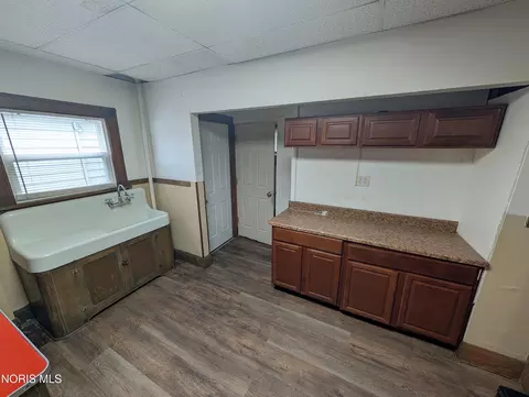 Entry Way - 2034 Perth St, Toledo, OH 43607 photo 2 of 2