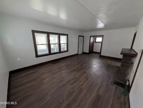 Living - 2034 Perth St, Toledo, OH 43607 photo 2 of 2