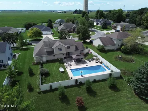 709 Parkside Dr, Wauseon, OH 43567