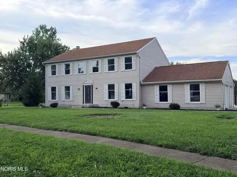 1113 Mourning Dove Ln, Bowling Green, OH 43402