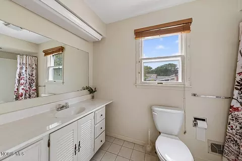 Bath - 2416 Springmill Rd, Findlay, OH 45840 photo 3 of 3