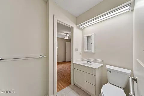 Bath - 2416 Springmill Rd, Findlay, OH 45840 photo 1 of 3