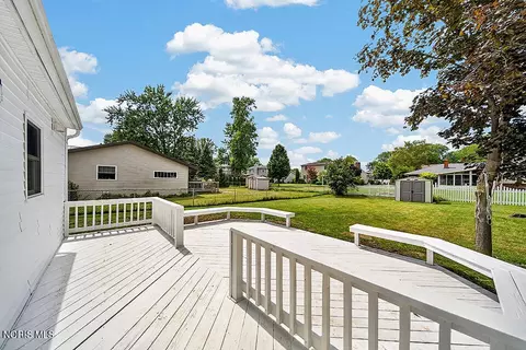 Exterior - 2416 Springmill Rd, Findlay, OH 45840 photo 2 of 7