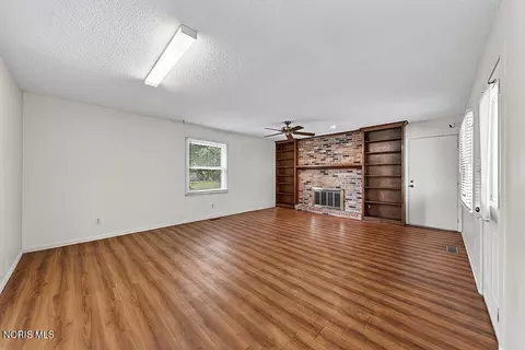 Living - 2416 Springmill Rd, Findlay, OH 45840 photo 3 of 4