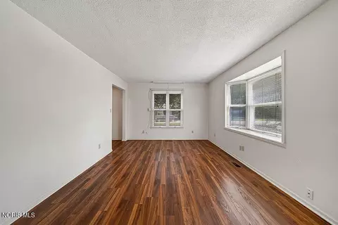 Living - 2416 Springmill Rd, Findlay, OH 45840 photo 2 of 4
