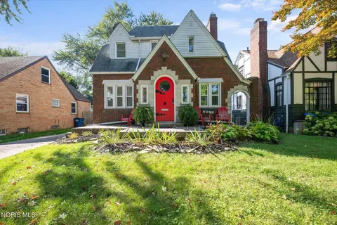 2935 Algonquin Pkwy, Toledo, OH 43606