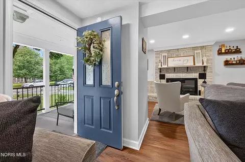 Entry Way - 219 E Dudley St, Maumee, OH 43537 photo 1 of 2