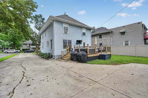 Exterior - 219 E Dudley St, Maumee, OH 43537 photo 10 of 15