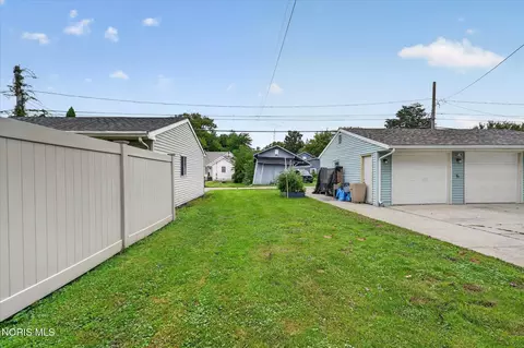 Exterior - 219 E Dudley St, Maumee, OH 43537 photo 7 of 15