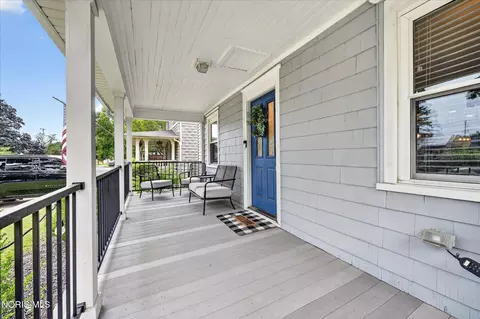 Exterior - 219 E Dudley St, Maumee, OH 43537 photo 2 of 15