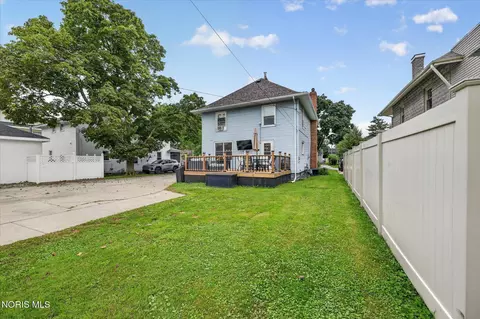Exterior - 219 E Dudley St, Maumee, OH 43537 photo 5 of 15
