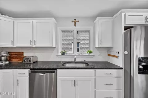 Kitchen - 219 E Dudley St, Maumee, OH 43537 photo 5 of 6