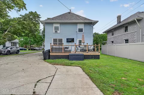 Exterior - 219 E Dudley St, Maumee, OH 43537 photo 4 of 15