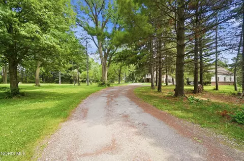 26430 Hull Prairie Rd, Perrysburg, OH 43551