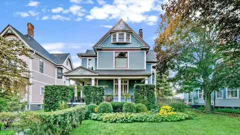 2447 Robinwood Ave, Toledo, OH 43620
