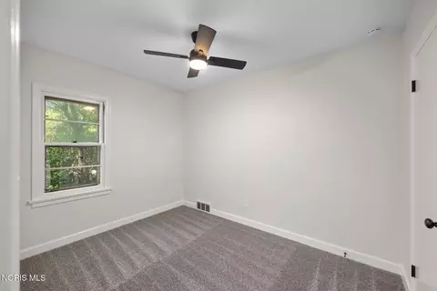 Bedroom - 1125 Searles Rd, Toledo, OH 43607 photo 1 of 4