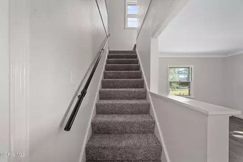 Entry Way - 1125 Searles Rd, Toledo, OH 43607 photo 3 of 4