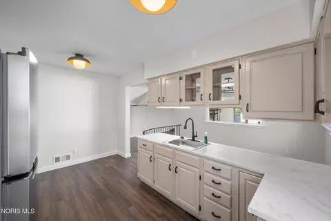 Kitchen - 1125 Searles Rd, Toledo, OH 43607 photo 3 of 3