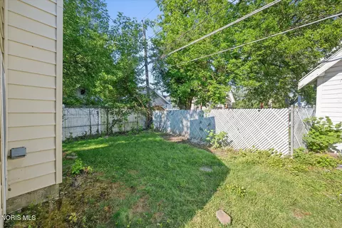 Exterior - 1125 Searles Rd, Toledo, OH 43607 photo 3 of 4
