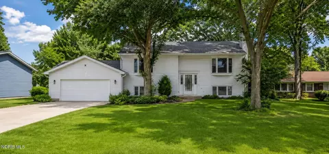 328 Birchdale Rd, Perrysburg, OH 43551