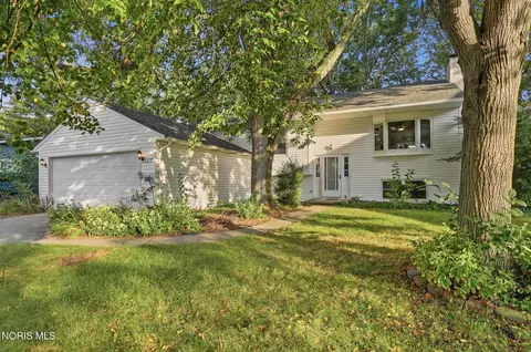 328 Birchdale Rd, Perrysburg, OH 43551