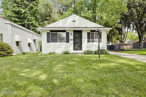 3248 Meadowbrook Ct, Toledo, OH 43606