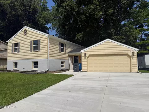 1687 Park Forest Dr, Toledo, OH 43614