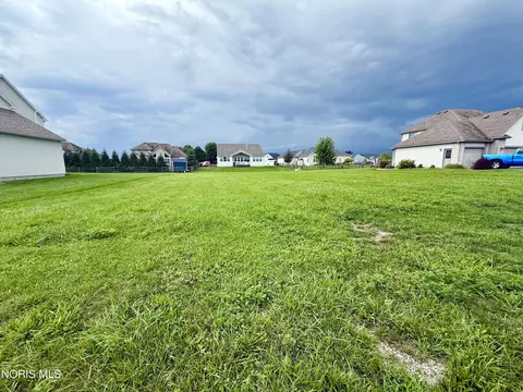 1086 Springcrest Dr, Waterville, OH 43566