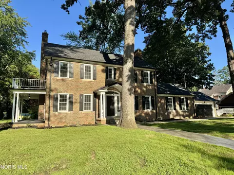 2509 Meadowwood Dr, Toledo, OH 43606
