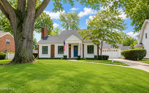 2352 Densmore Dr, Toledo, OH 43606