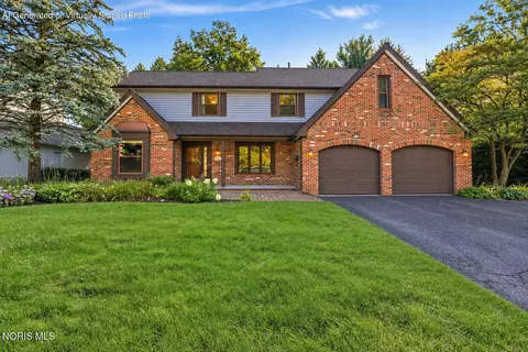 2716 Stoneleigh Dr, Toledo, OH 43617