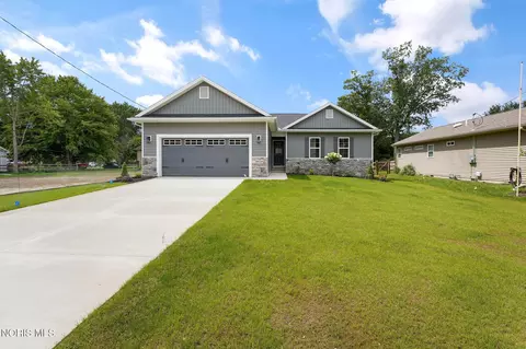 6634 Long St, Whitehouse, OH 43571