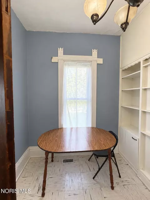 Dining - 214 E Merrin St, Payne, OH 45880 photo 2 of 2