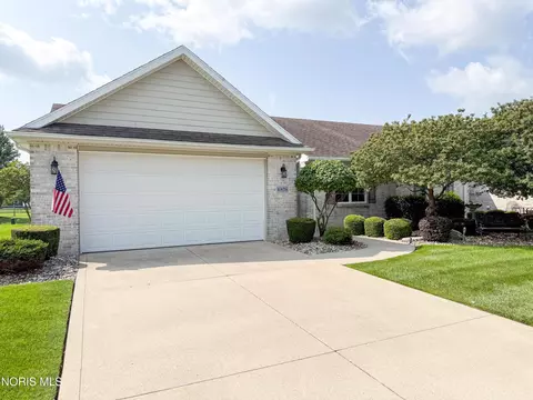 4878 Applewood Ln, Northwood, OH 43619