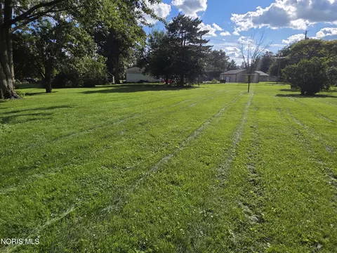 Exterior - 434 Elm St, Deshler, OH 43516 photo 3 of 3