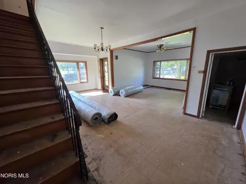 Living - 434 Elm St, Deshler, OH 43516 photo 4 of 6